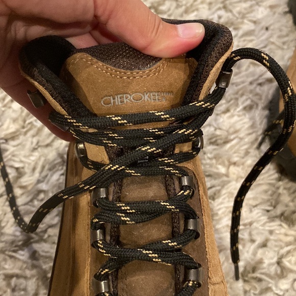 Cherokee brown hiking boot. Size 5 - Picture 8 of 11